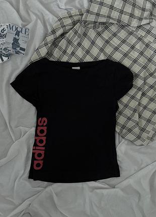 Жіноча чорна футболка adidas