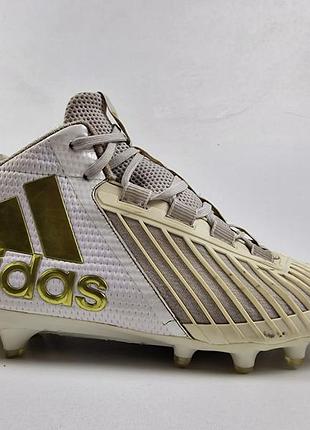 Редкие футбольные бутсы adidas freak md 20 белого цвета с золотистым логотипом.