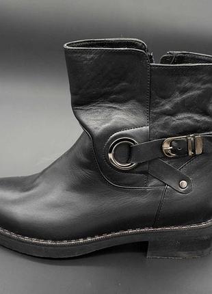 Женские черные ботинки k105 39. размеры в наличии: 37, 38, 39, 40.
