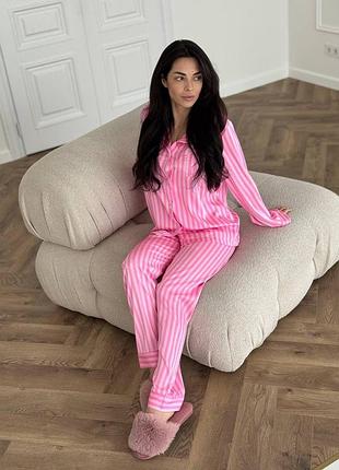 Жіночий сатиновий костюм для дому з сорочкою та брюками. xl-xxl, малиновий