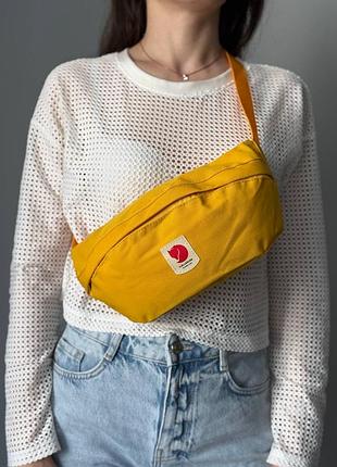Жіноча сумка бананка на пояс fjallraven kanken з тканини не промокає канкен