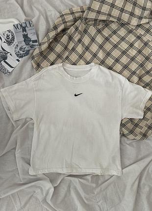 Біла вкорочена футболка nike