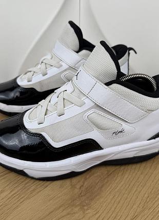 Оригінальні дитячі кросівки jordan stay loyal 3