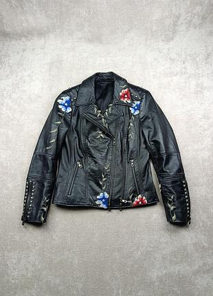 Женская кожаная косуха с вышивкой vera  pelle leather biker jacket all saints