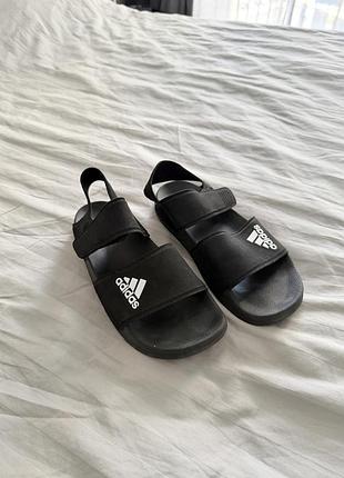 Спортивні босоніжки adidas