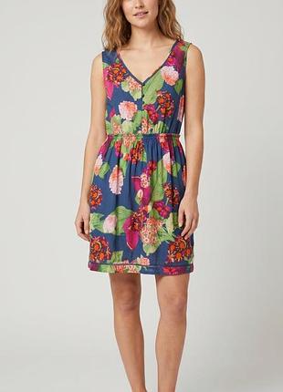 Яркое летнее платье next beachwear в тропическом стиле