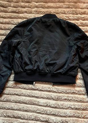 Чорний бомбер pull&bear 2