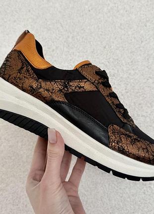 🧡кросівки caprice 39 р.