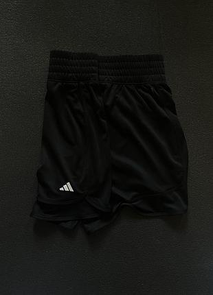 Жіночі шорти adidas