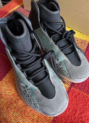 Adidas yzy boost qntm 2