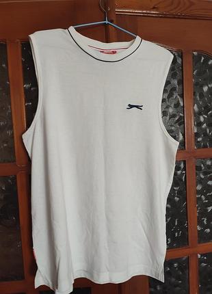 Футболка ( майка) slazenger white м (50) для мужчин. 💯 cotton. подходит для повседневной носки так и для занятий спортом. по низу имеет разрезы.