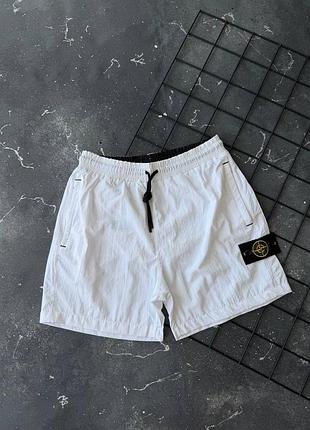 Стильные мужские пляжные шорты stone island