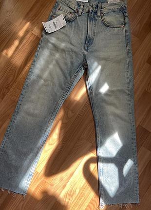 Джинсы zara с необработанным низом