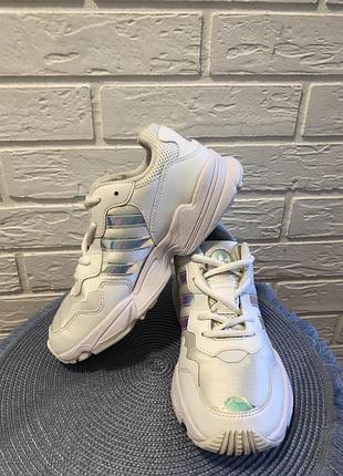 Кроссовки adidas 3