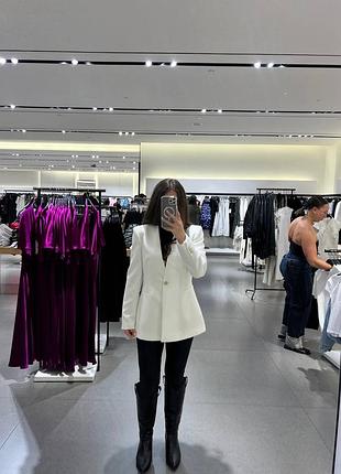 Жіночий білий піджак zara із золотими ґудзиками