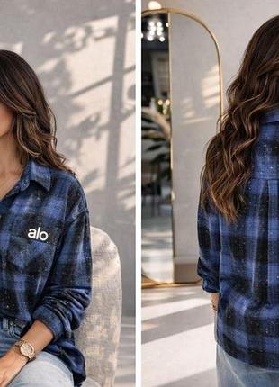 Стильная oversize рубашка в клетку с камнями, которая делает образ особенным
