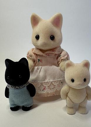 Фігурки мама кицька з котинятами сільванія, sylvanian families