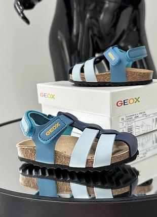 Качественные детские босоножки  geox