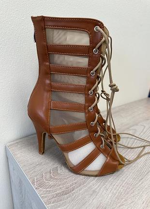 Босоніжки для танців, туфлі для танців, хілси, high heels