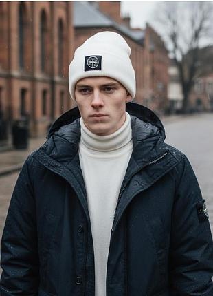Шапка stone island белая ( нашивка )