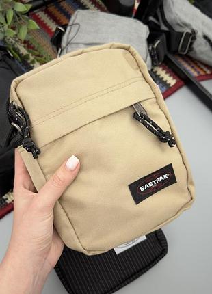 Eastpak сумка через плече / сумка на плече / естпак / сумки / чоловічі сумки через плече / сумка чоловіча бежевий