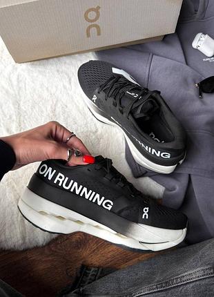 On cloudboom runner black/white