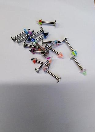 Серебристая серьга пирсинг