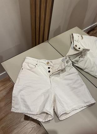 Шорти zara,  не білий колір, молочні,стильні xs