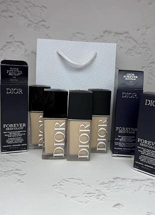 Тональний крем dior  оновлена версія  в наявності  1n зволожуючий 1n матуючий  в оголошенні реальні фото