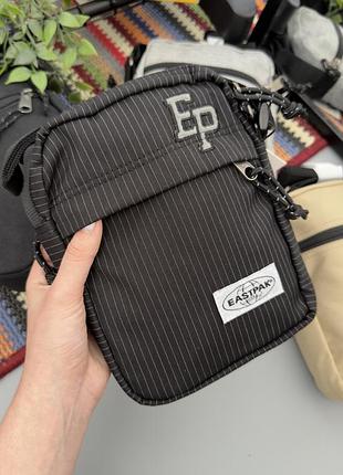 Eastpak сумка через плече / сумка на плече / естпак / сумки / чоловічі сумки через плече / сумка чоловіча чорний в полоску