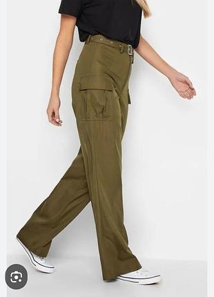 Брюки карго цвета хаки от бренда boohoo р.10