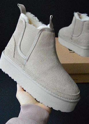 Зимові жіночі класичні бежеві ugg з хутром теплі замшеві угги на холодну зиму для жінок 38(24.5см)