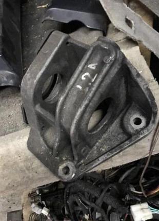 Бу кронштейн полуоси передной правой renault laguna 2, 8200000033, 2.2dci
