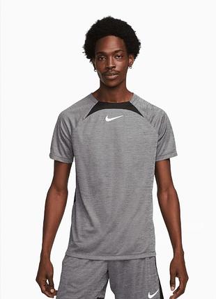 Nike футболка розмір m-l.