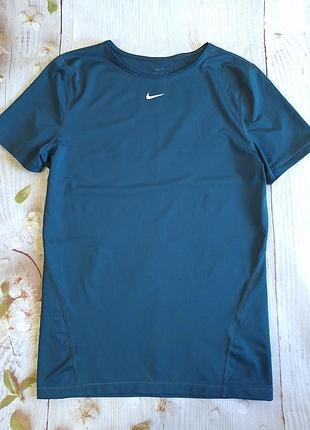 Жіноча футболка nike dri-fit вказано розмір l