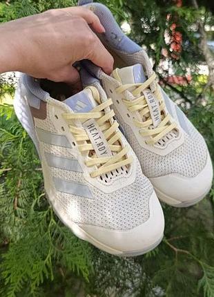 Adidas dropset 3 у відтінку chalk white з фіолетовими елементами.
40 2/3р по устілці 25.5 см