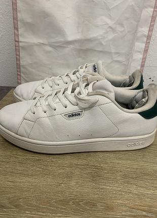 Чоловічі білі кросівки adidas