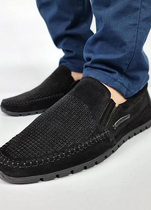 Мокасины мужские с перфорацией черные.
