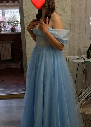 Випускна сукня,хароший стан,камера не передає його краси😍була одягнена 1 раз.розмір 46.довжина максі на ріст 174-176. корсет на шнурок. 6