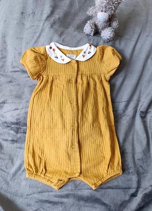 Пісочник (ромпер) mamas & papas гірчичного кольору, з вишивкою, розмір 68, 3-6 місяців