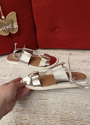 Шкіряні фірмові босоніжки bcbg max azria 37р.