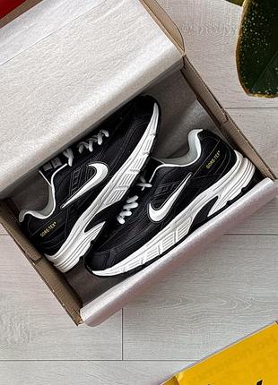 Nike initiator black/white 8