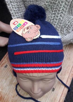 Дитячі демісезонні в'язані шапки на зав'язках з помпоном для хлопчиків