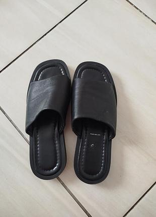 Шкіряні шльопанці чорні