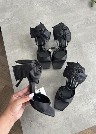 Босоніжки взуття zara