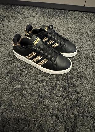 Оригінальні кросівки adidas