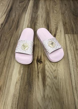 Шльопанці guess sillia