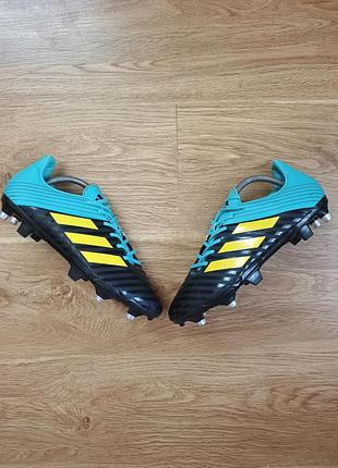 Футбольные бутсы adidas