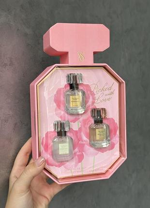 Подарунковий набір victoria’s secret bombshell mini eau de parfum (3 аромати), включаючи ексклюзивний bombshell bouquet