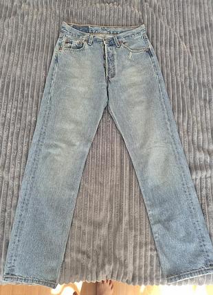 Джинсы от levis
